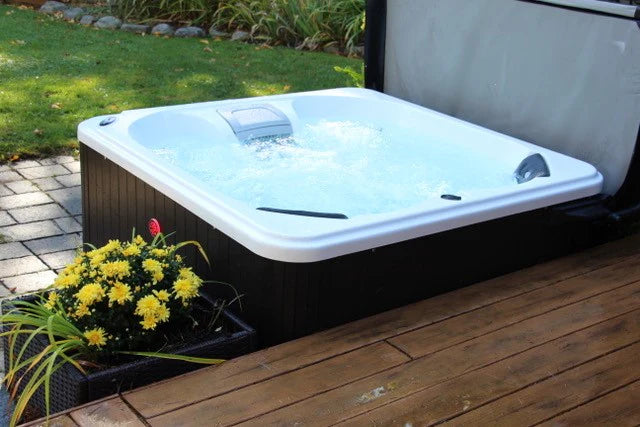 CanadianSpaManitobaAIPatioSpa4Person14Jet172x154cm