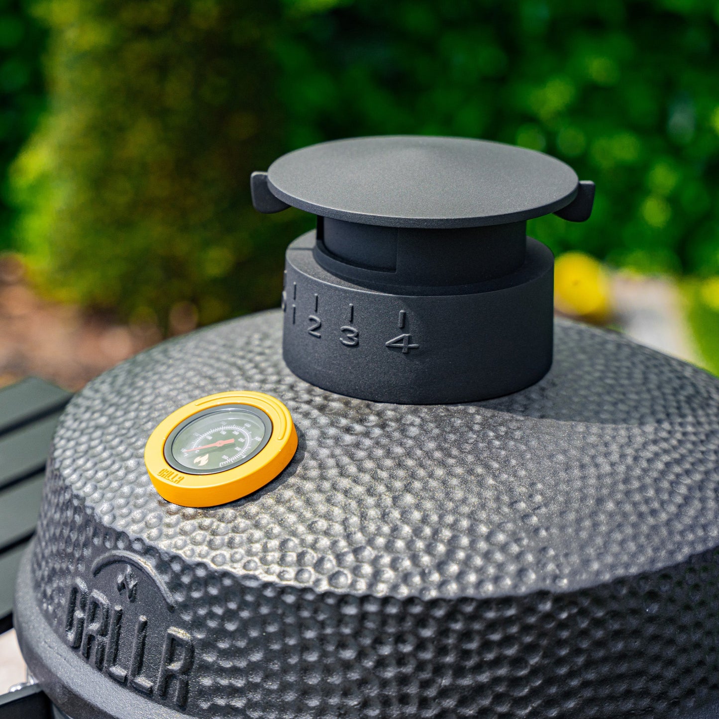 GRLLR Kamado's Ember Classic 22 inch Matte Black Charcoal