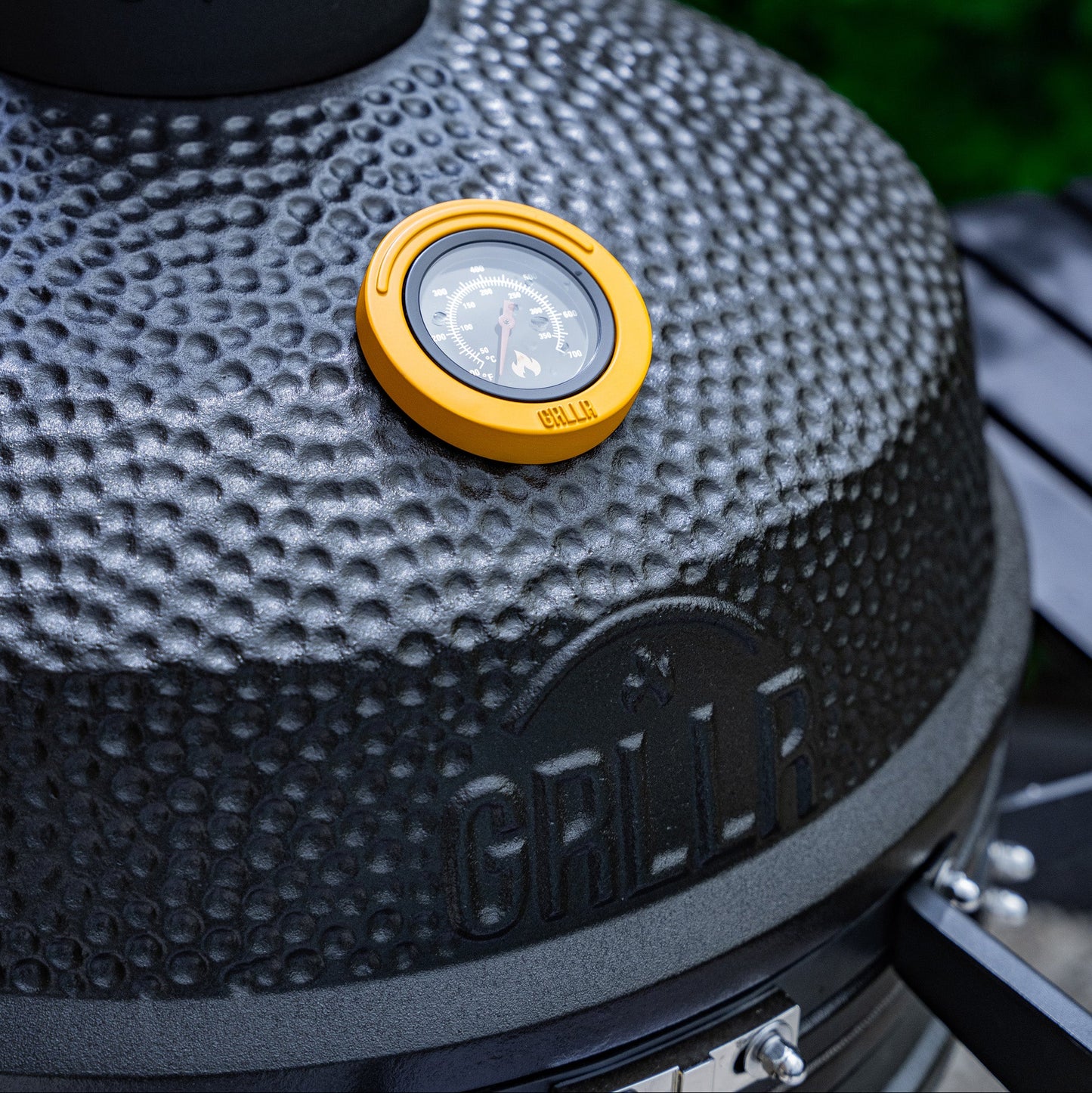 GRLLR Kamado's Ember Classic 22 inch Matte Black Charcoal