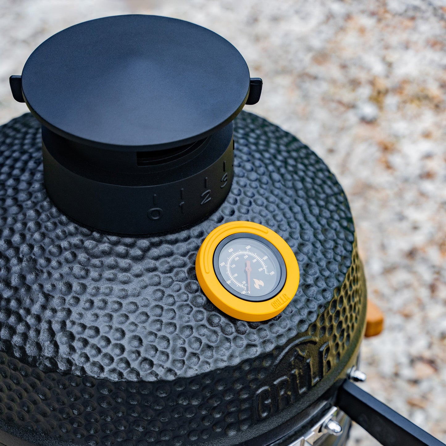 GRLLR Kamado's Ember Classic 22 inch Matte Black Charcoal