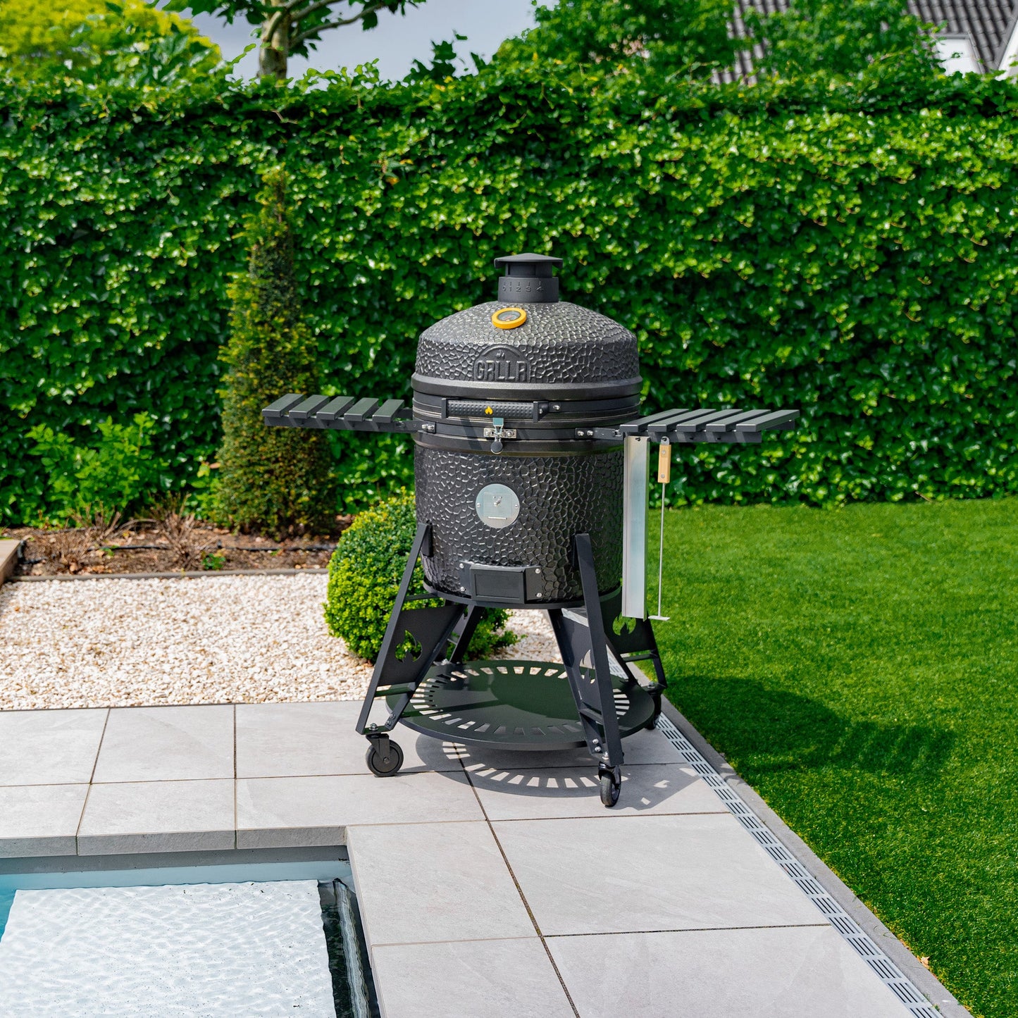 GRLLR Kamado's Ember Classic 22 inch Matte Black Charcoal