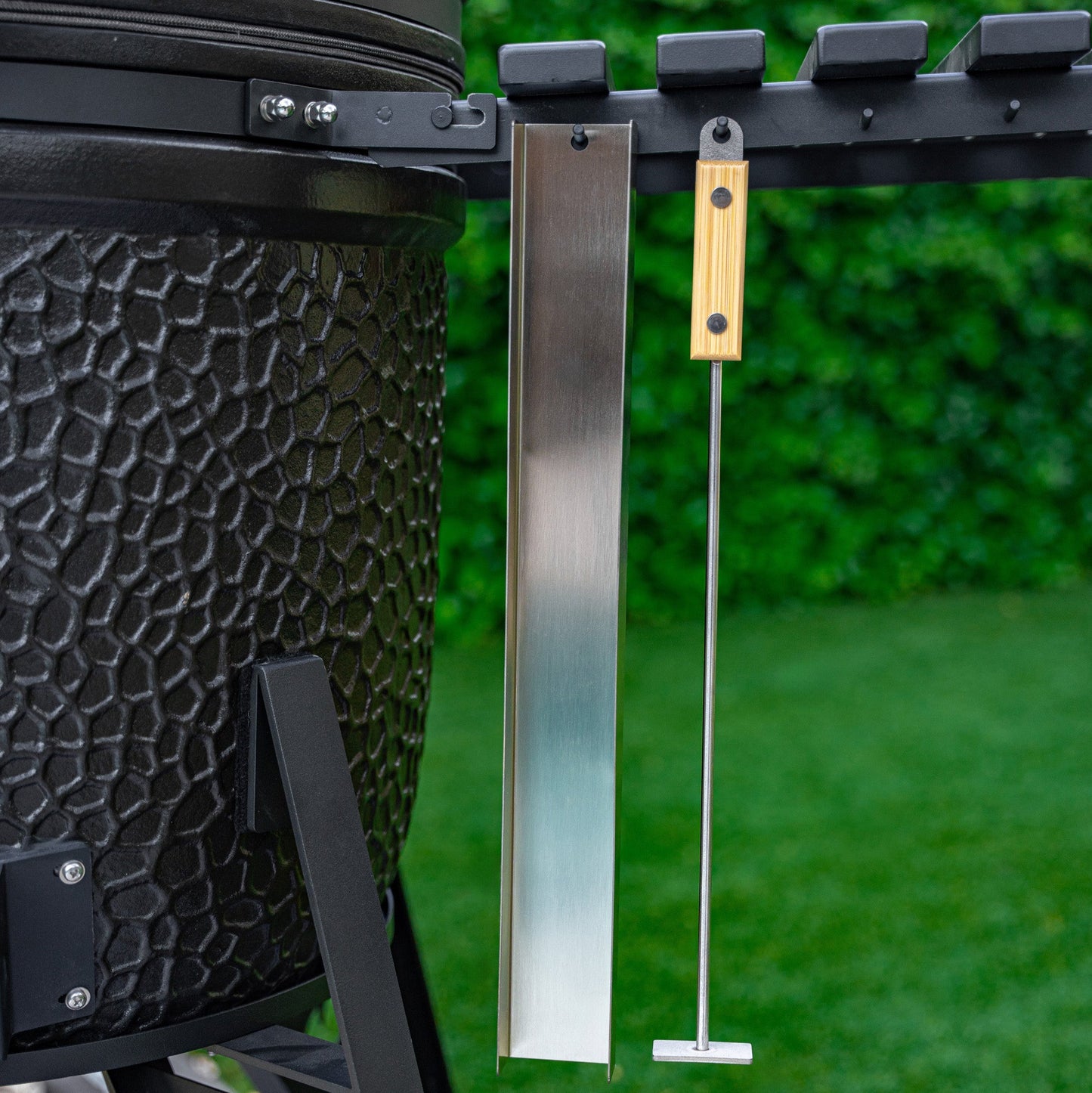 GRLLR Kamado's Ember Classic 22 inch Matte Black Charcoal