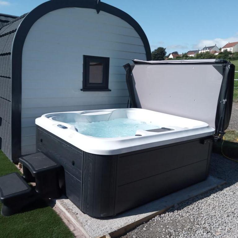 H2O Hottubs 2000 Series 13A Plug & Play
