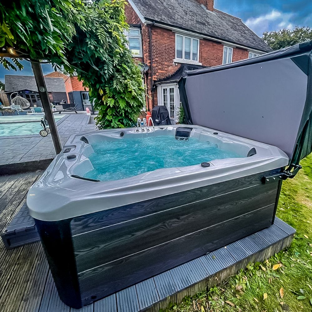 H2O Hottubs 7000 Series 32A Twin Pump