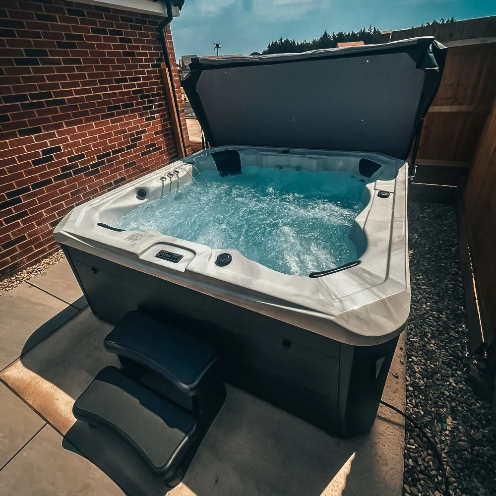 H2O Hottubs 7000 Series 32A Twin Pump