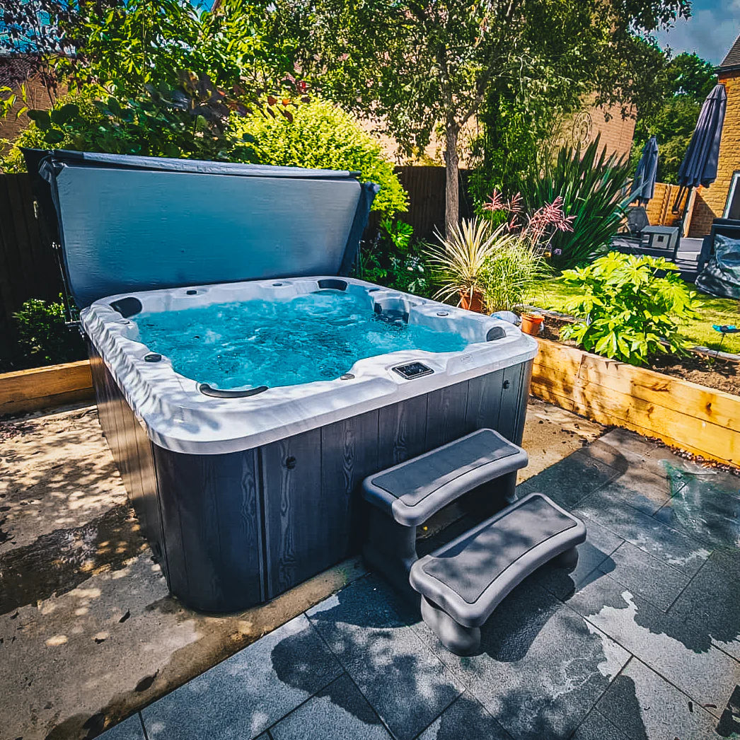 H2O Hottubs 7000 Series 32A Twin Pump