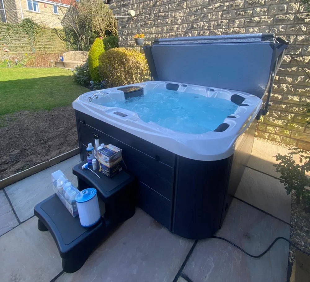 H2O Hottubs Retreat Plus Series 13A Plug & Play