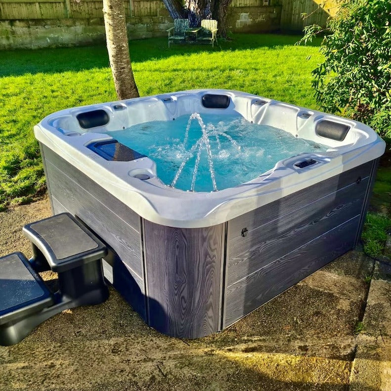 H2O Hottubs Retreat Plus Series 13A Plug & Play