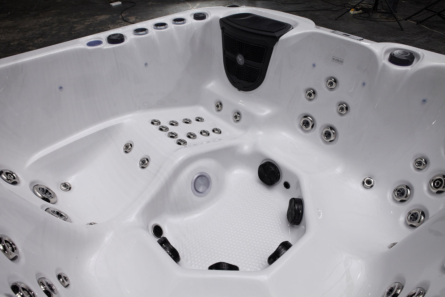 Superior Wellness 6 Person Hot Tub OR5915 32AMP