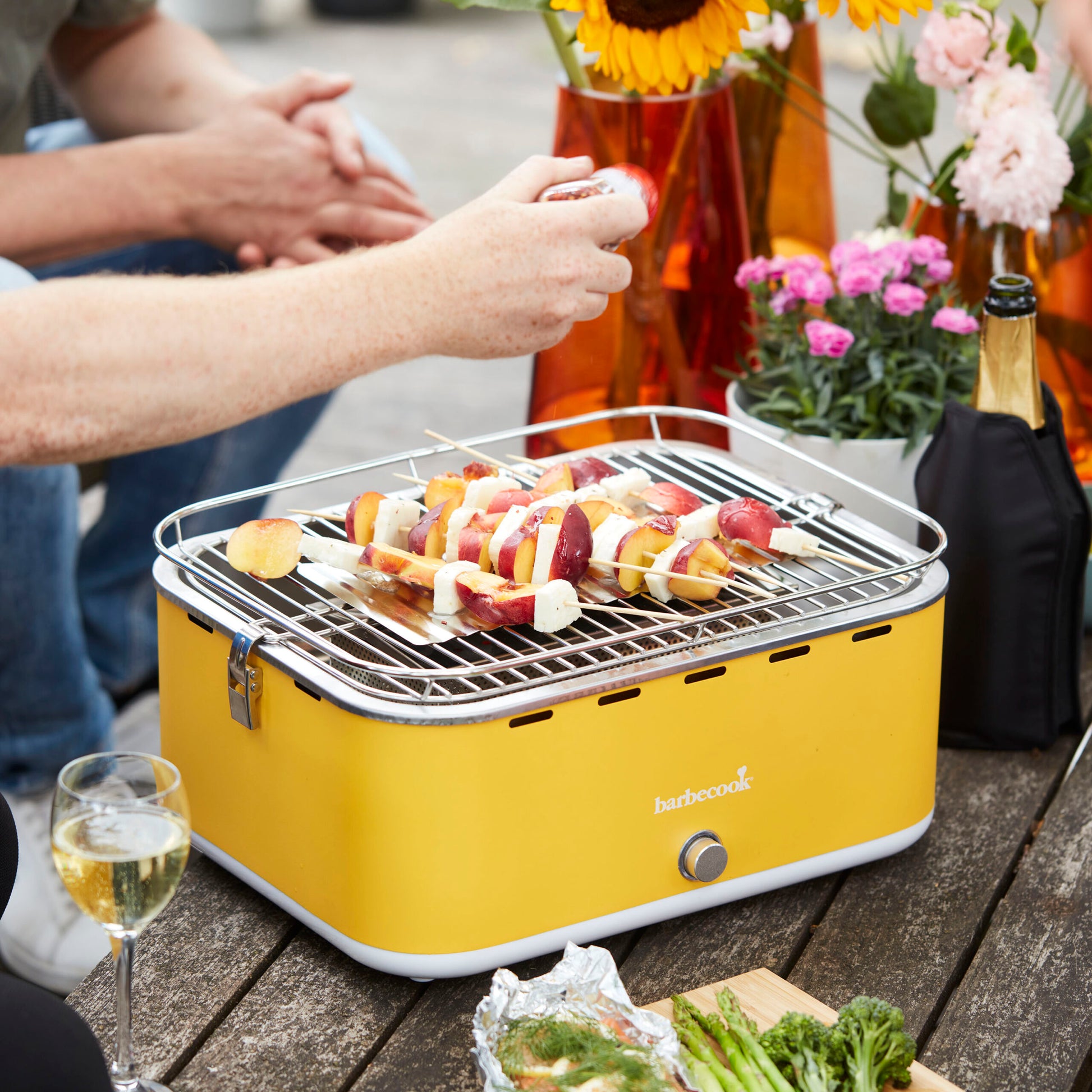 Barbecook Carlo charcoal table grill Sunshine Yellow 44x33x21cm fruits