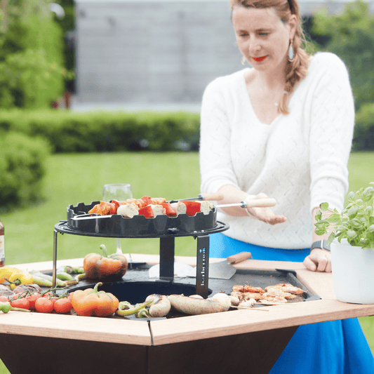 Barbecook Dynamic Centre stand and elevated grill in use