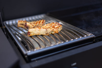 Cozze Smash & Sear Grill 900 chicken