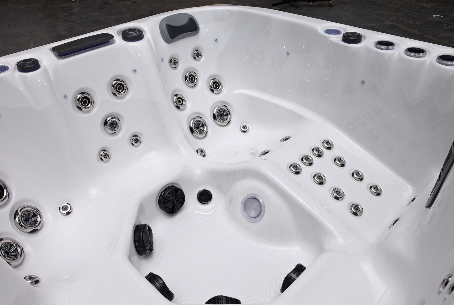Superior Wellness 6 Person Hot Tub OR5915 32AMP