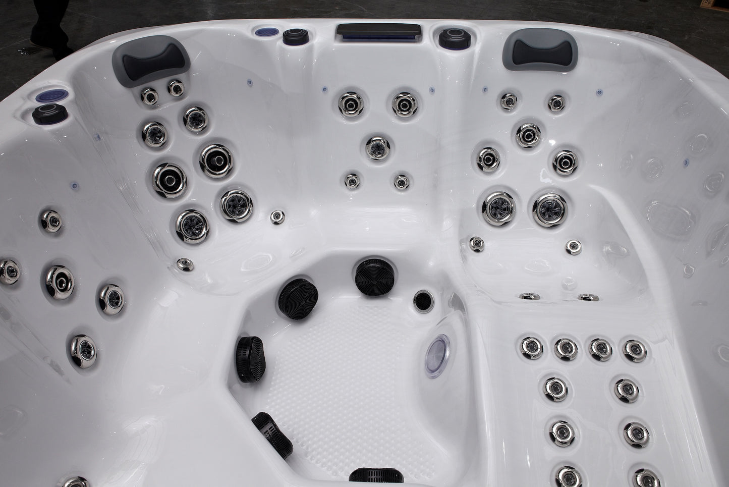 Superior Wellness 6 Person Hot Tub OR5915 32AMP