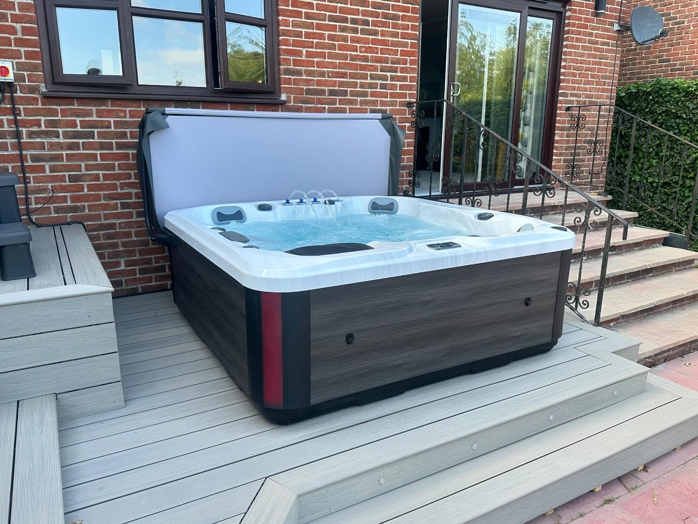 Superior Wellness 5 Person Hot Tub OR7915 32AMP